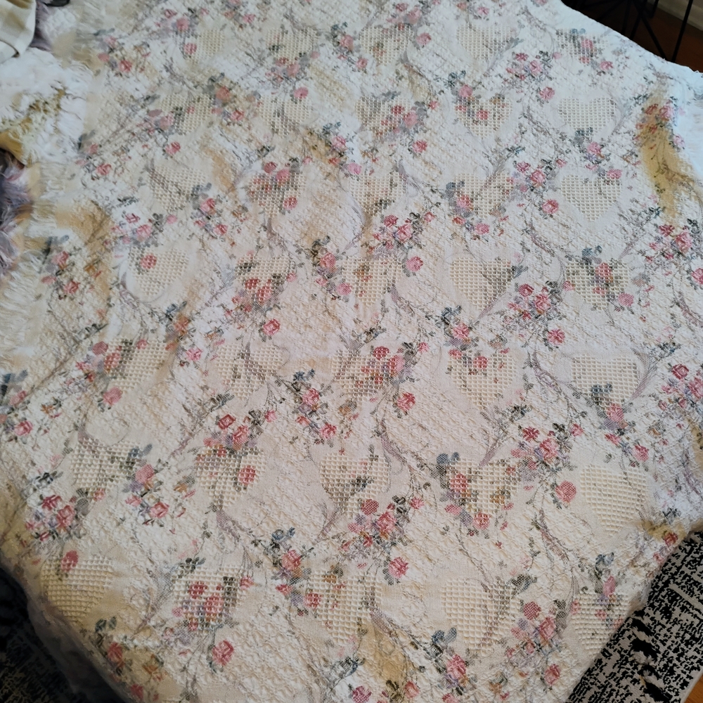 Floral Patterned Vintage Victorian Throw Cream and Pink